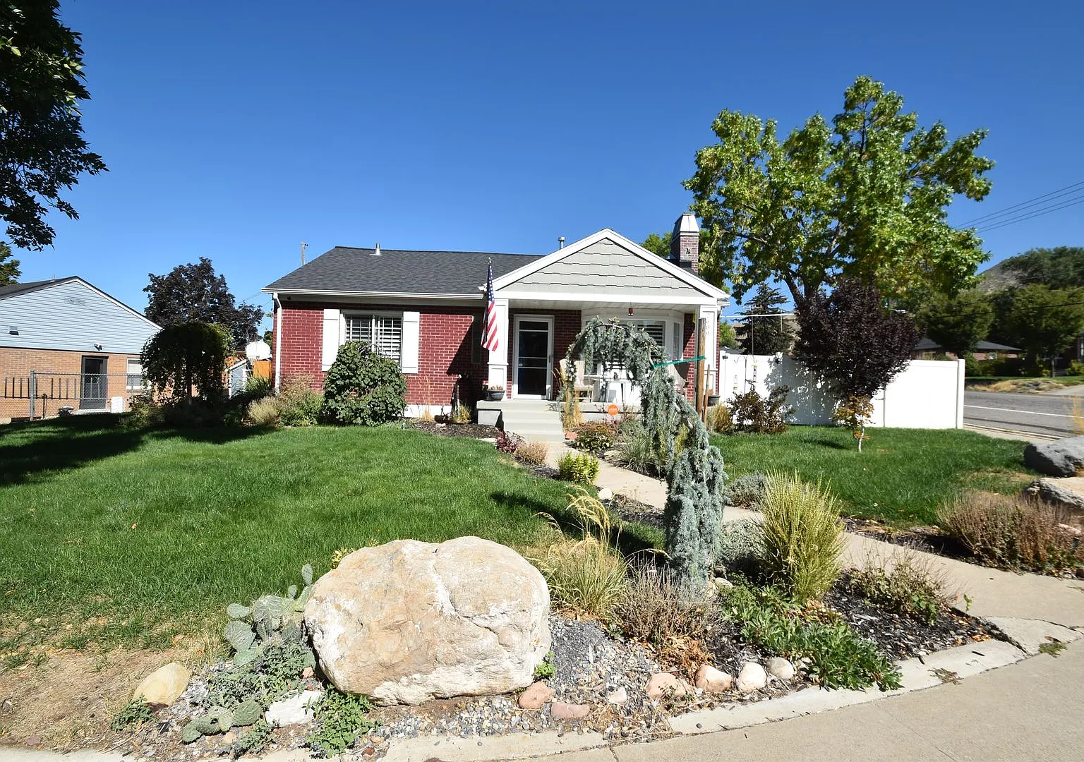 Great Basement Unit in Canyon Rim Neighborhood! All Utilities included! — Photo 2
