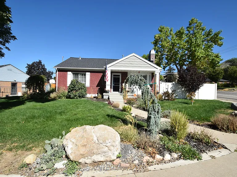 2689 E Barbey Dr — Photo 2