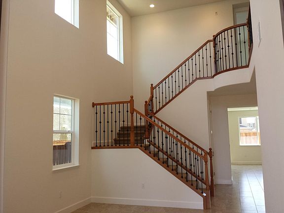 3rd image of 265 Nightingale Dr