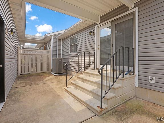 4th image of 300 Pine Lake Rd APT 14