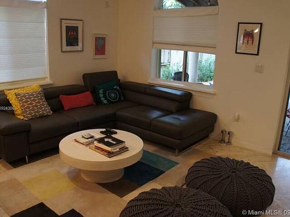 4th image of 3049 Mary St #A