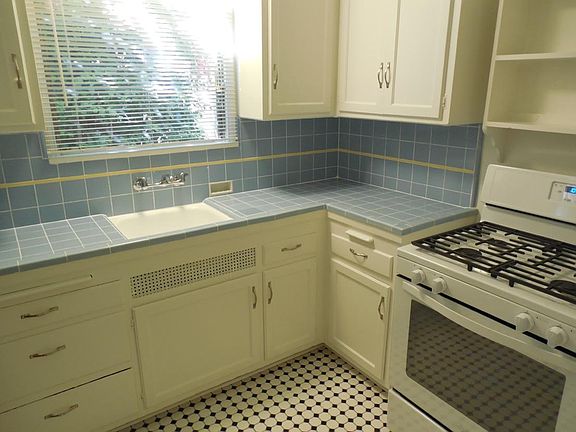 2nd image of 1515 Laurel St
