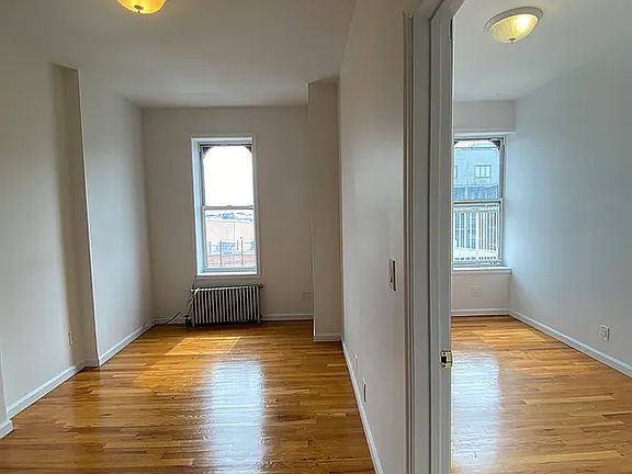 2nd image of 133 Wyckoff Ave APT 4R