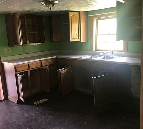 4th image of 118 Walker St