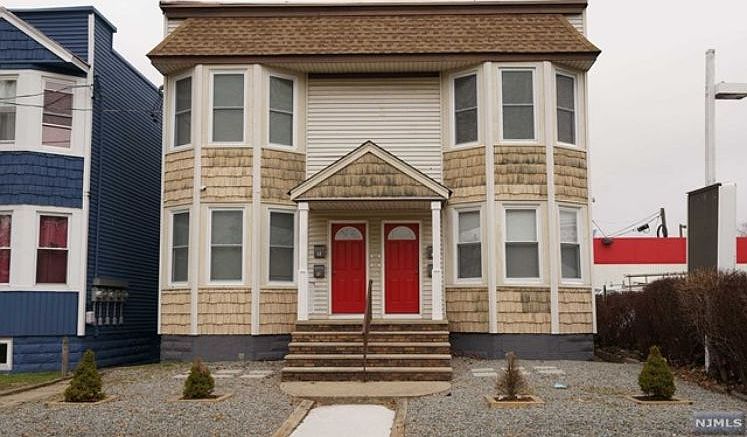 1st image of 17 Northfield Ave #2R