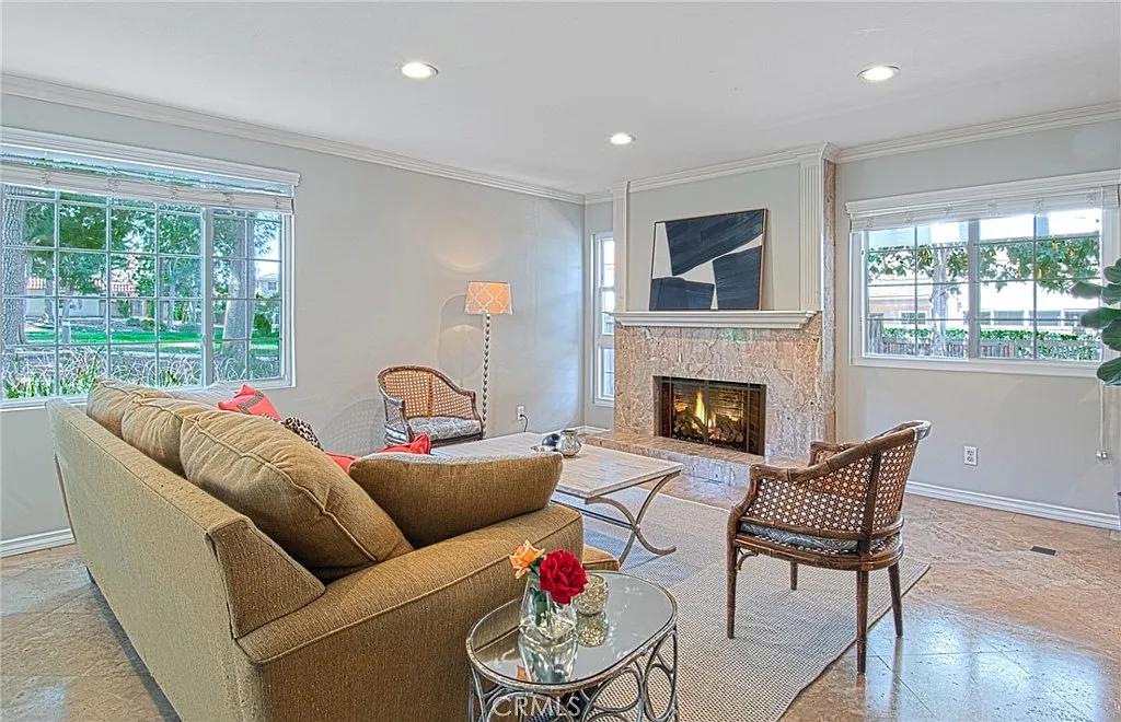 3 bed, 2.5 bath, 1749 sqft, $4,800 — Photo 3