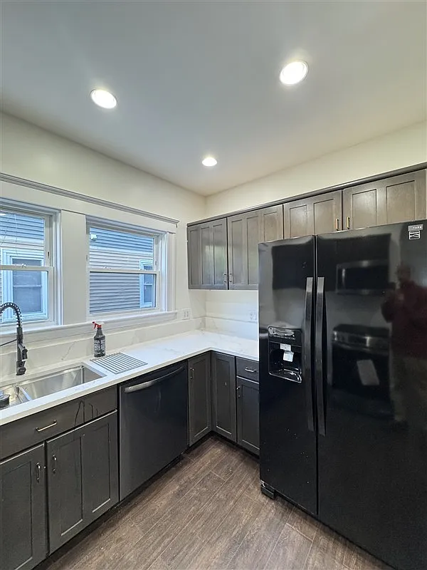 2 bed, 1300 sqft, $3,000 — Photo 2