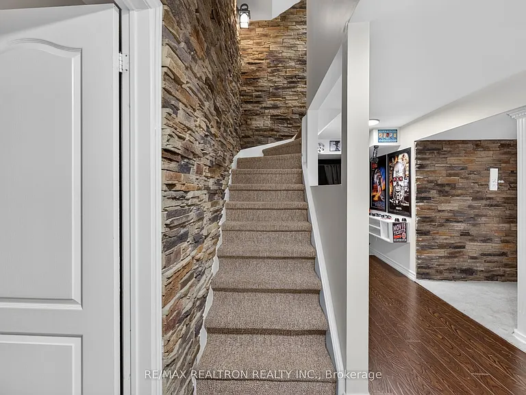 49 Meekings Dr — Photo 8