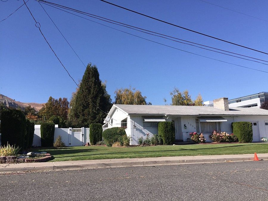 2nd image of 1304 Ormiston St