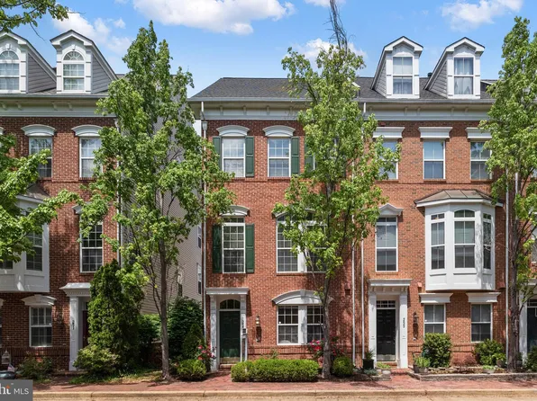257 Medlock Ln, Alexandria, VA 22304
