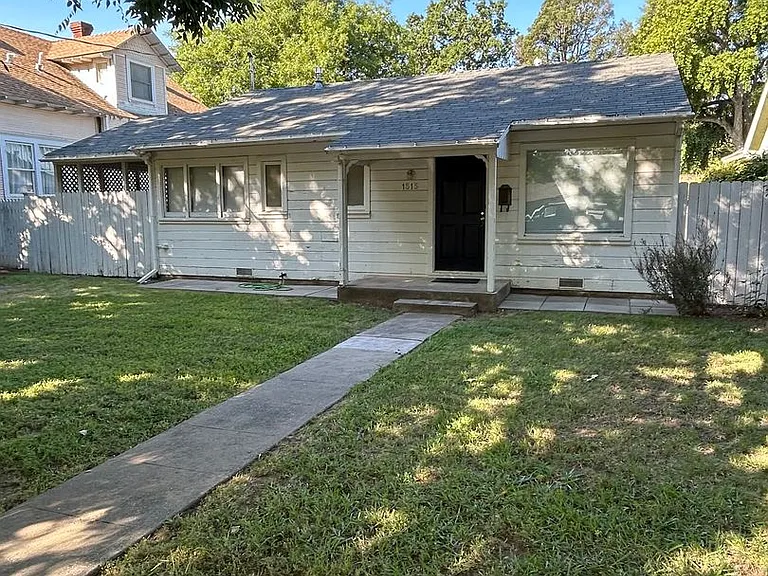1515 Citrus Ave — Photo 1