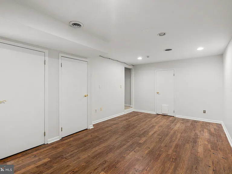 1120 S Kenwood Ave — Photo 27