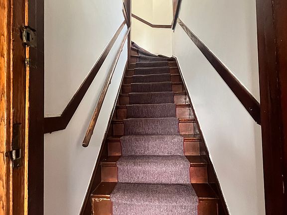 3rd image of 3021 W Wellington Ave APT 2