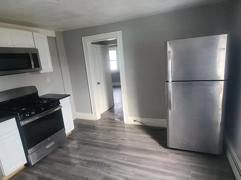 584 Connecticut Ave — Photo 1