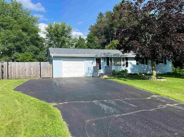 2972 Overlook Ct, Green Bay, WI 54313