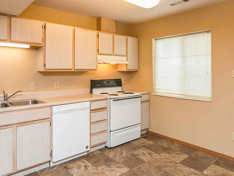 WestPointe Townhomes — Photo 17