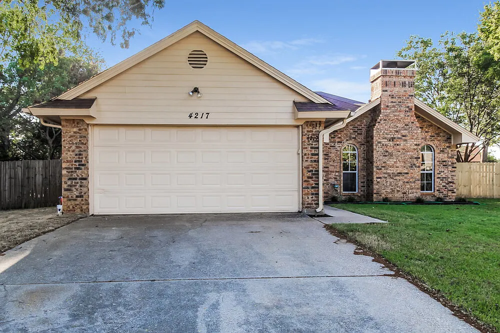 3 bed, 2.5 bath, 1580 sqft, $3,160 — Photo 1