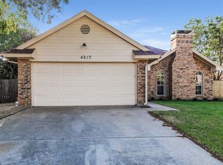 4217 Glen Hollow Cir, Arlington, TX 76016