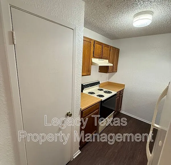 1715 Short St #D — Photo 10