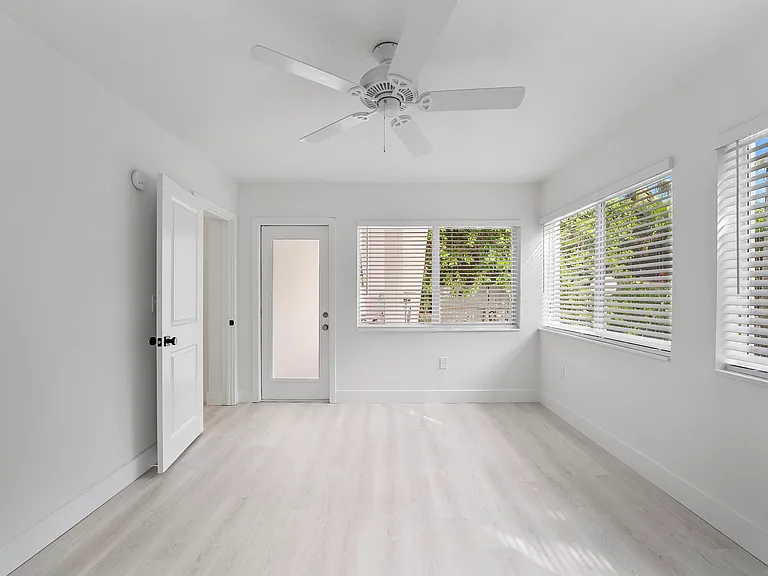 1279 Beach Rd #3 — Photo 16