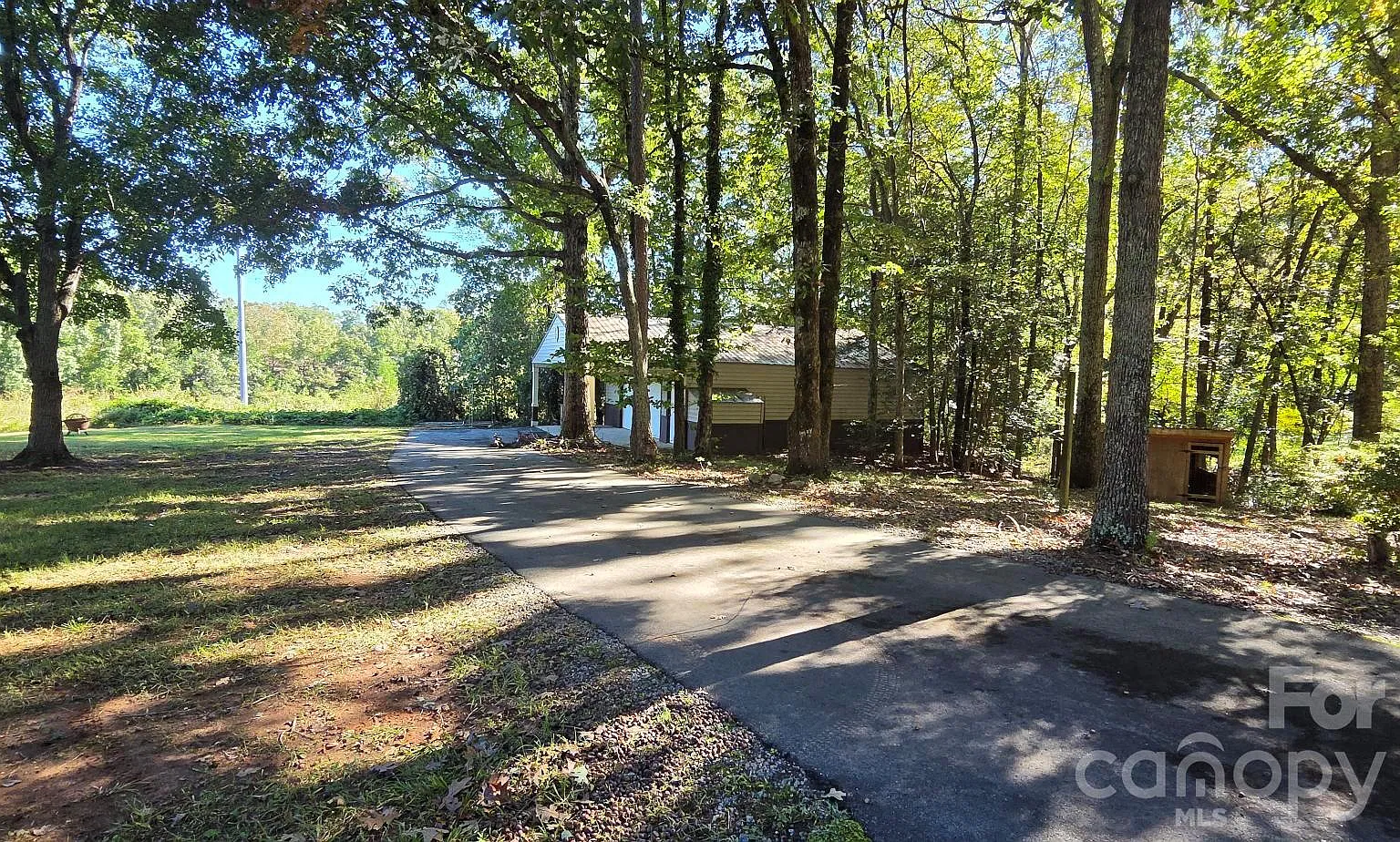 3 bed, 2.0 bath, 1308 sqft, $2,000 — Photo 3