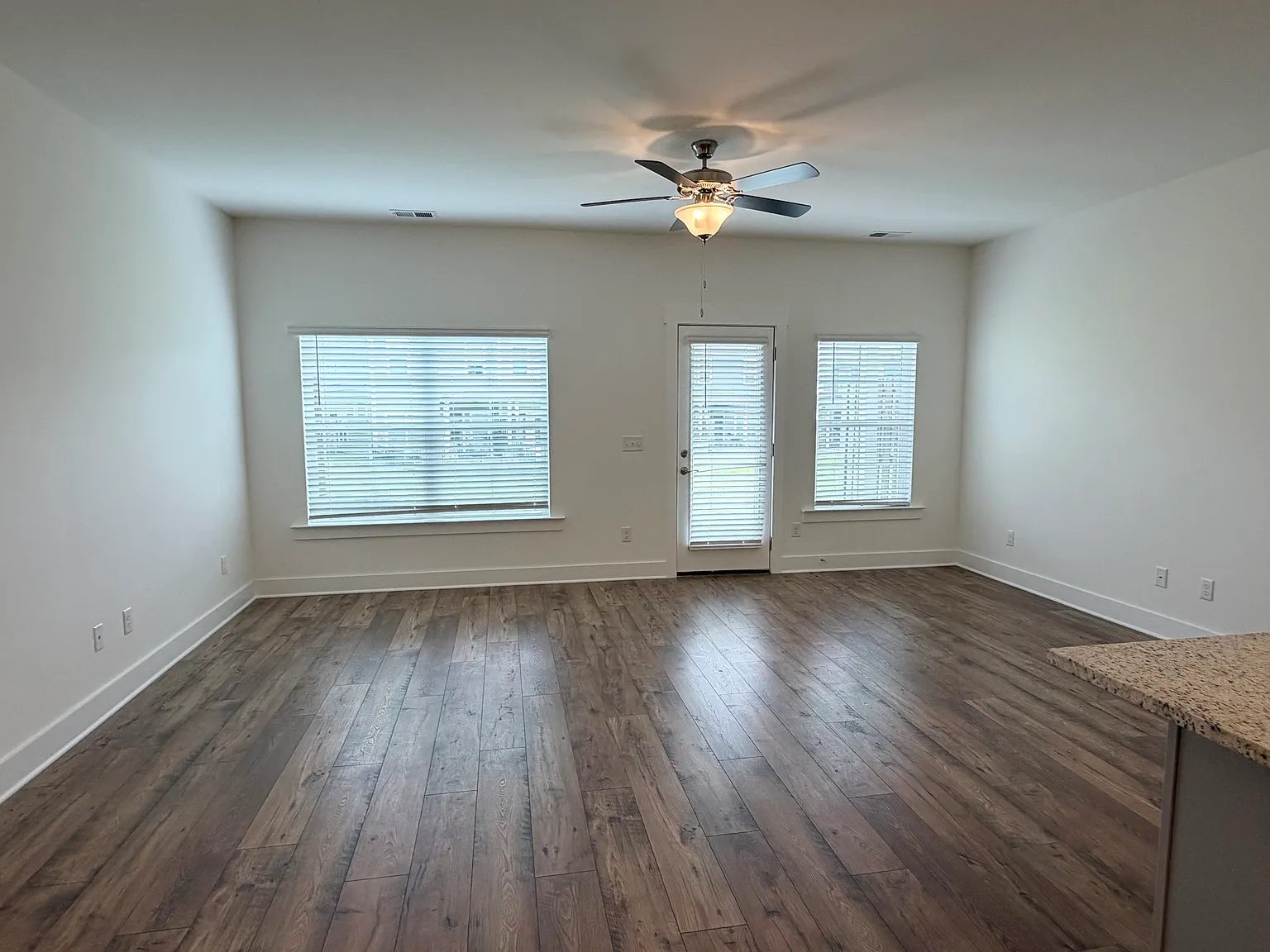 3 bed, 2.5 bath, 1804 sqft, $2,975 — Photo 4