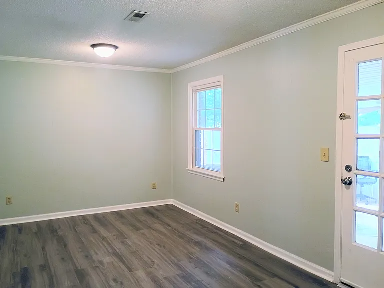 219 Judith Dr — Photo 7
