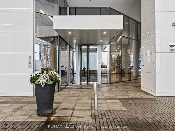 2nd image of 88 Harbour St #1410