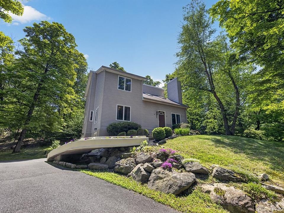1st image of 305 Oak Lane