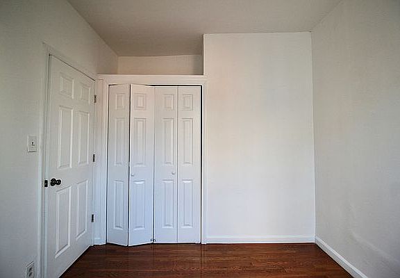 4th image of 124 E 107th St #31A