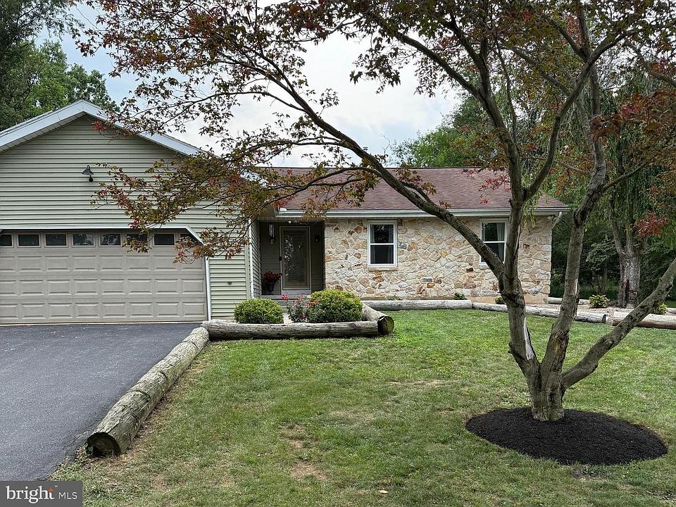 1st image of 223 Pineview Dr