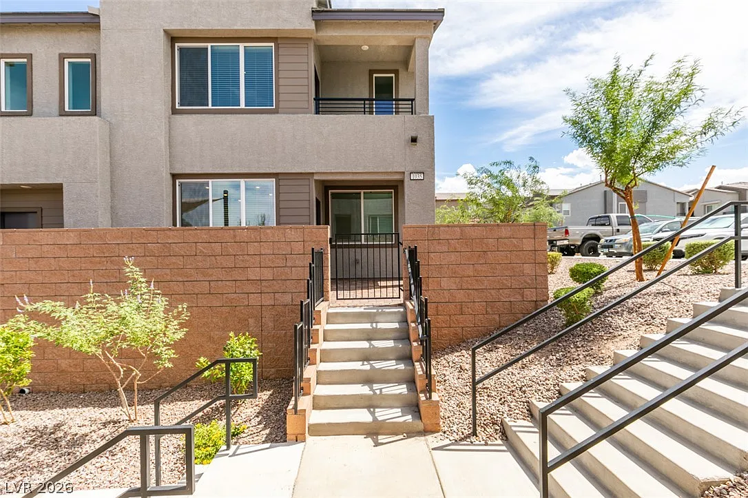 4 bed, 3.0 bath, 1927 sqft, $2,150 — Photo 1
