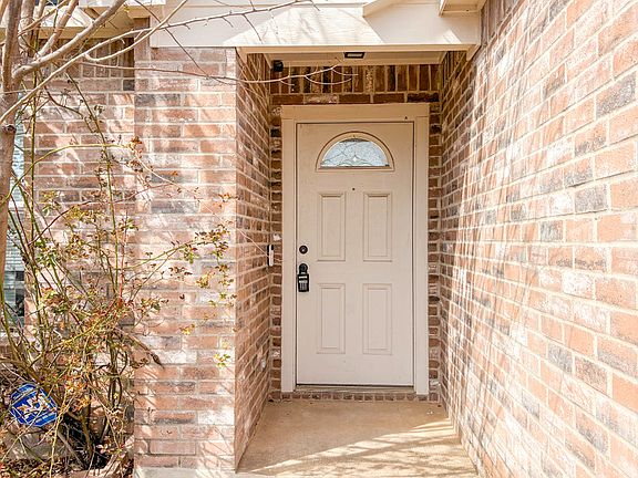 2nd image of 2909 Blackburn Dr