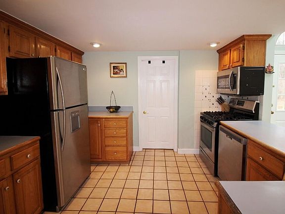 2nd image of 46 Lovell St