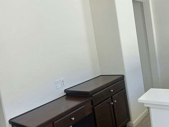3rd image of 933 Winchell Way W