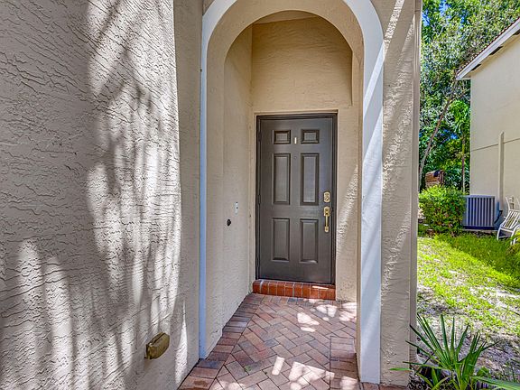 3rd image of 4510 Thornwood Cir