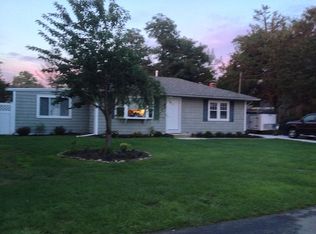 8 Seatuck Ln, Remsenburg, NY 11960