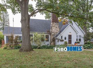 343 Holmes St, Bettendorf, IA 52722