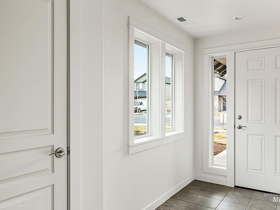 2nd image of 665 SW Mendenhall St #10/6