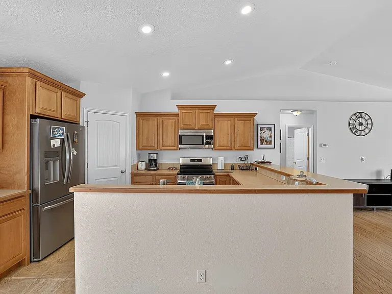 8106 W Penny Ln — Photo 11