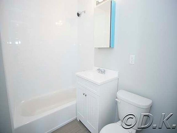 5th image of 215 E Broadway APT 3C