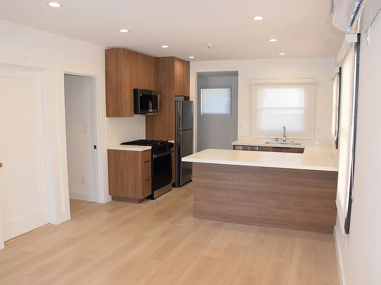 317 Ocean Park Blvd — Photo 3