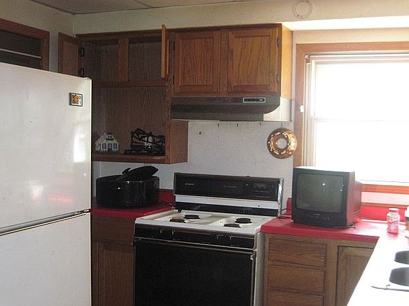 2nd image of 700 S Foster St