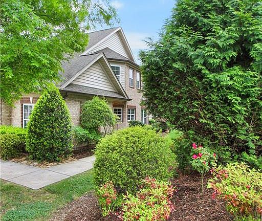 3rd image of 1444 Neville Gardens Ln