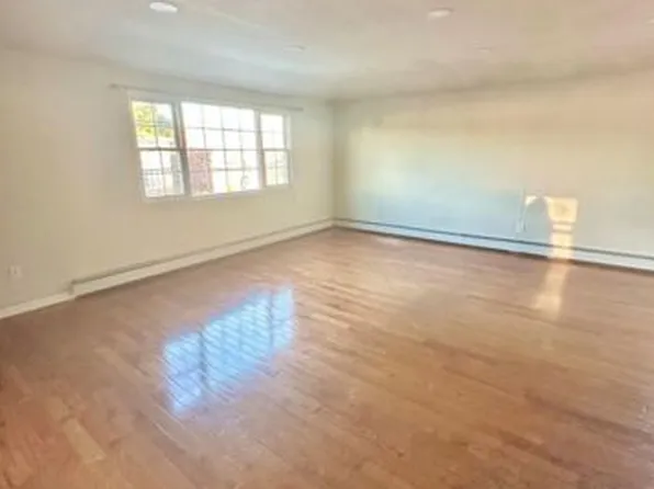 23518 147th Rd Floor 2, Rosedale, NY 11422