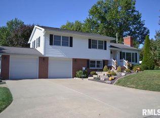 5 Newland Ln, Jacksonville, IL 62650