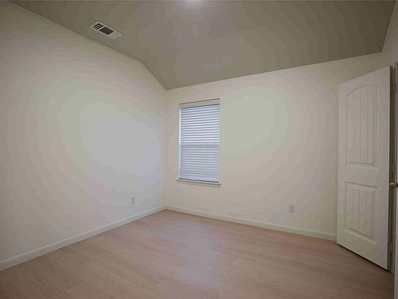 4th image of 4485 Elderberry St