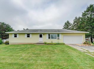 330 Maynard Dr, Sun Prairie, WI 53590