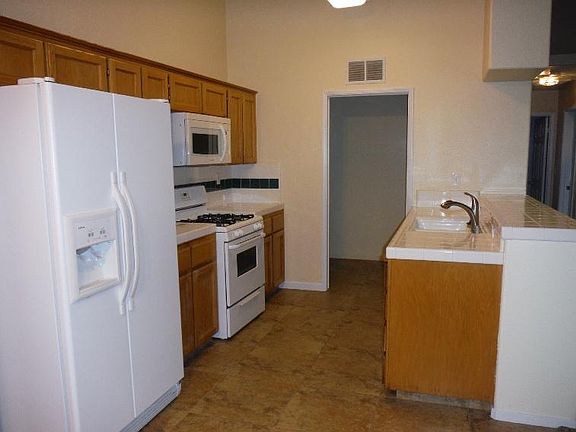3rd image of 2926 Tarragon Ave