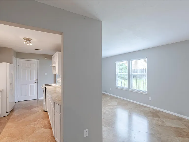 1118 Wilson St — Photo 3